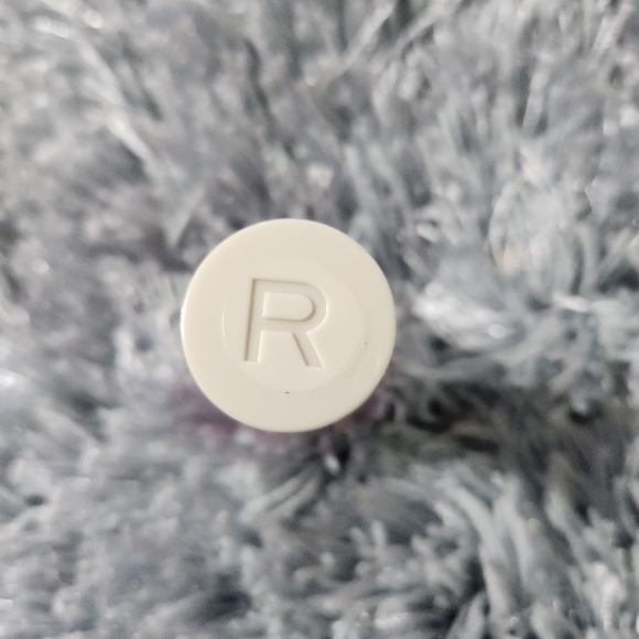 Makeup Revolution Friends Ross Pink Lip Gloss - Picture 5 of 6